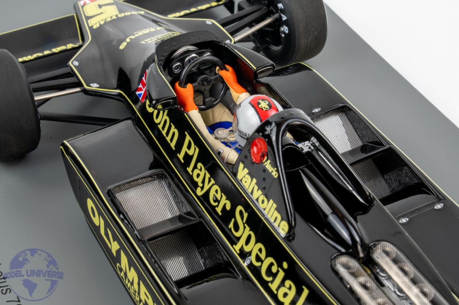 Spark 18S444 - 1:18 Lotus 79 JPS No.5 Mario Andretti Winner Dutch
