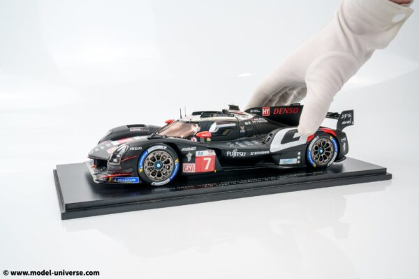 Spark - 1:18 Toyota GR010 No.7 2nd 24h Le Mans 2024 K.Kobayashi, J.Lopez, N.De Vries - Resin Model 10 Spark 18S644 Toyota GR010 Le Mans 2024 No.7 1