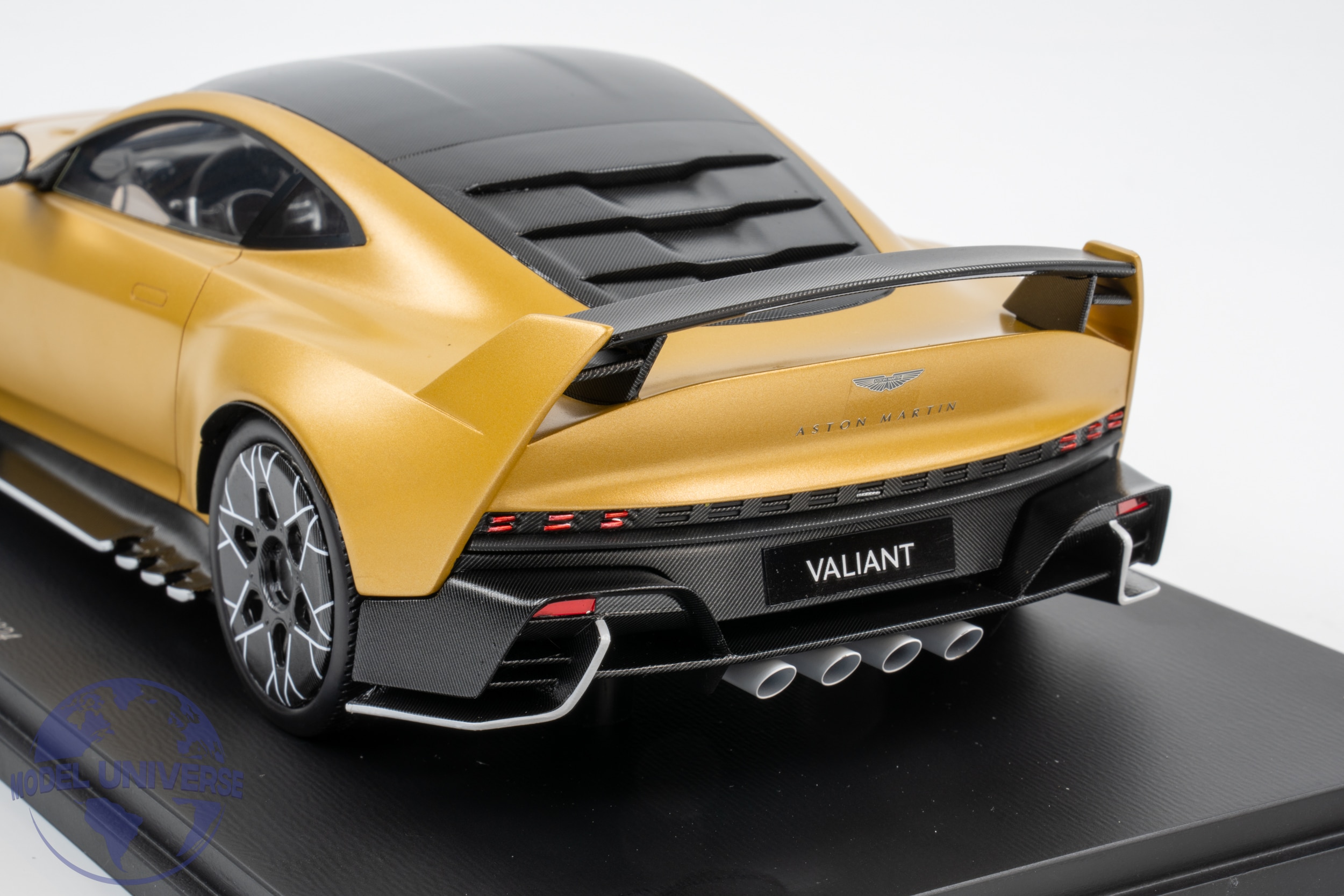 Spark - 1:18 Aston Martin Valiant 2024 Auric Gold - Resin Model 6 Spark - 1:18 Aston Martin Valiant 2024 Auric Gold - Resin Model