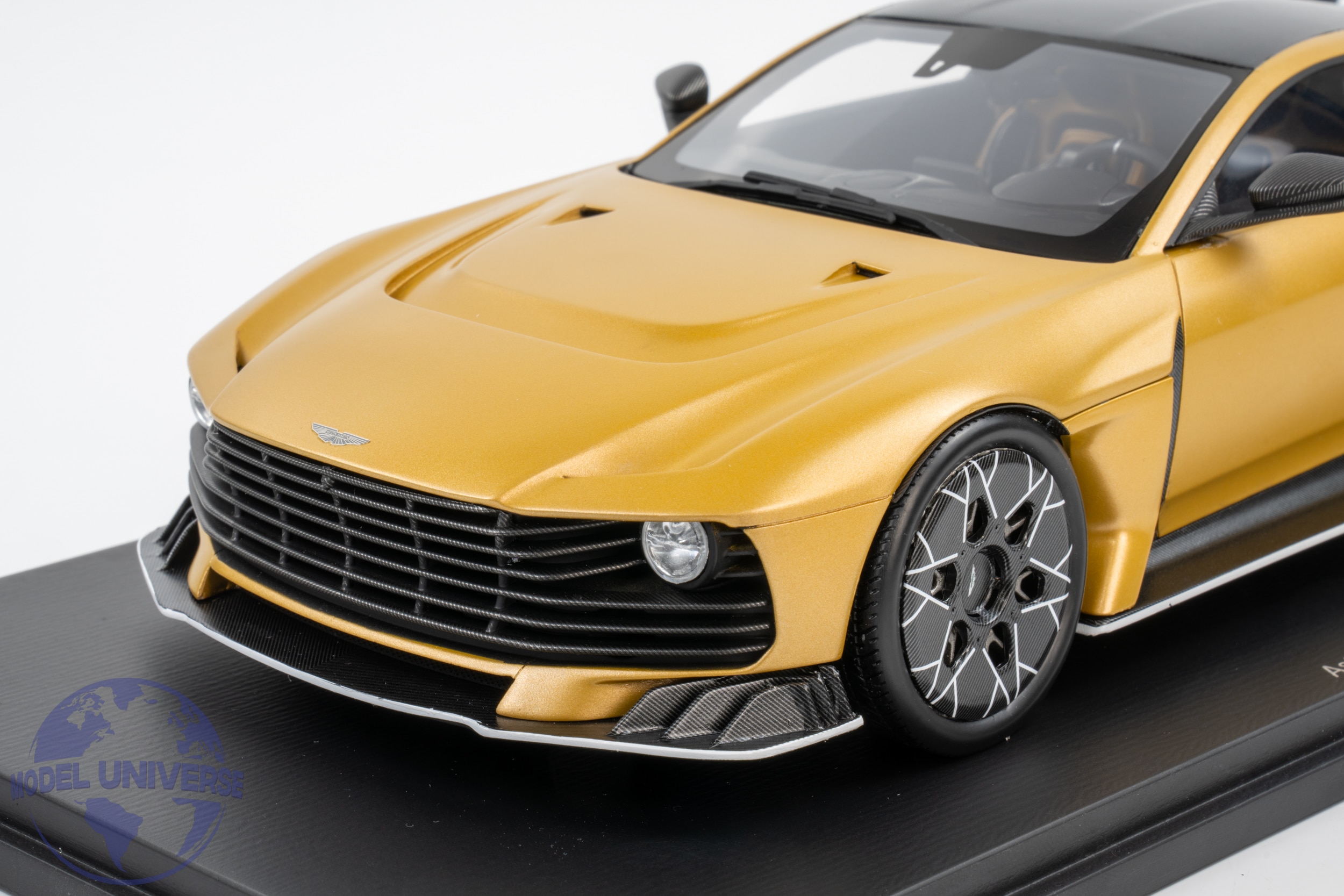 Spark - 1:18 Aston Martin Valiant 2024 Auric Gold - Resin Model 5 Spark - 1:18 Aston Martin Valiant 2024 Auric Gold - Resin Model