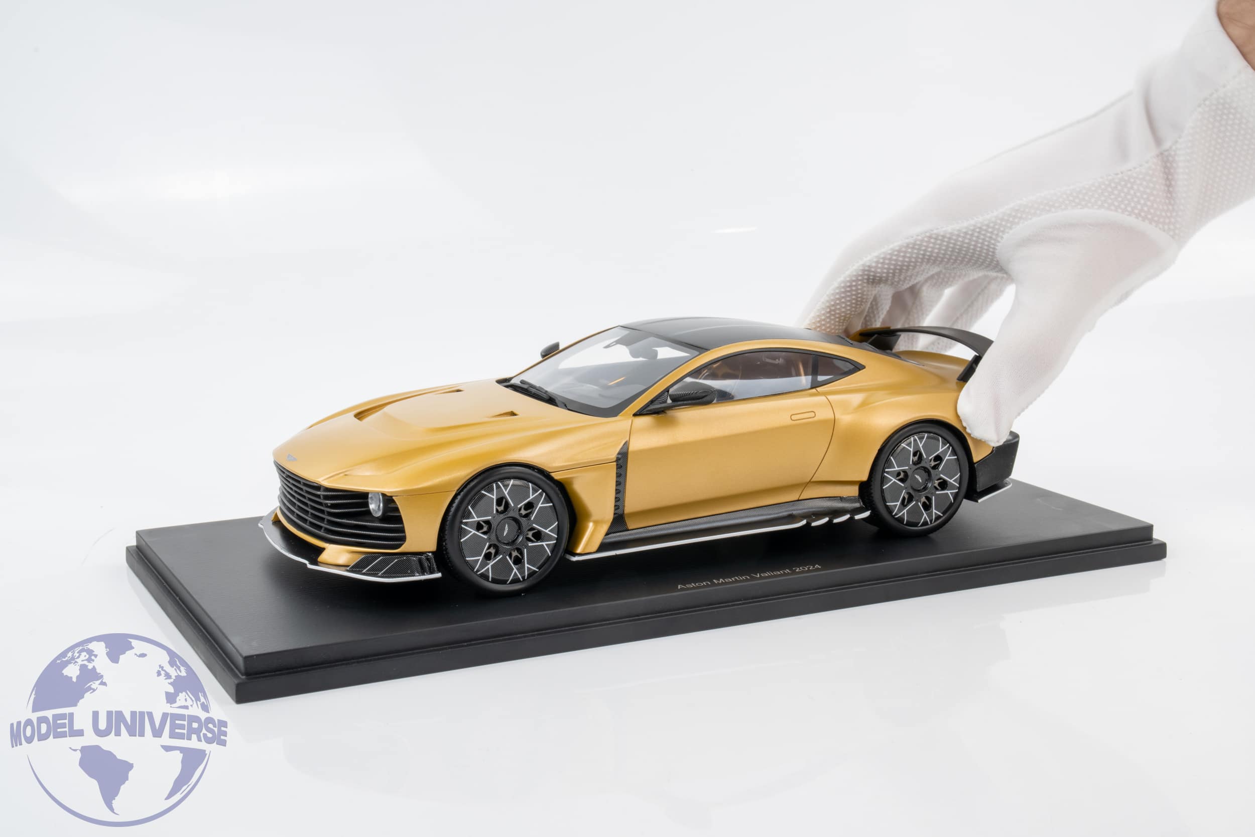 Spark - 1:18 Aston Martin Valiant 2024 Auric Gold - Resin Model 4 Spark - 1:18 Aston Martin Valiant 2024 Auric Gold - Resin Model