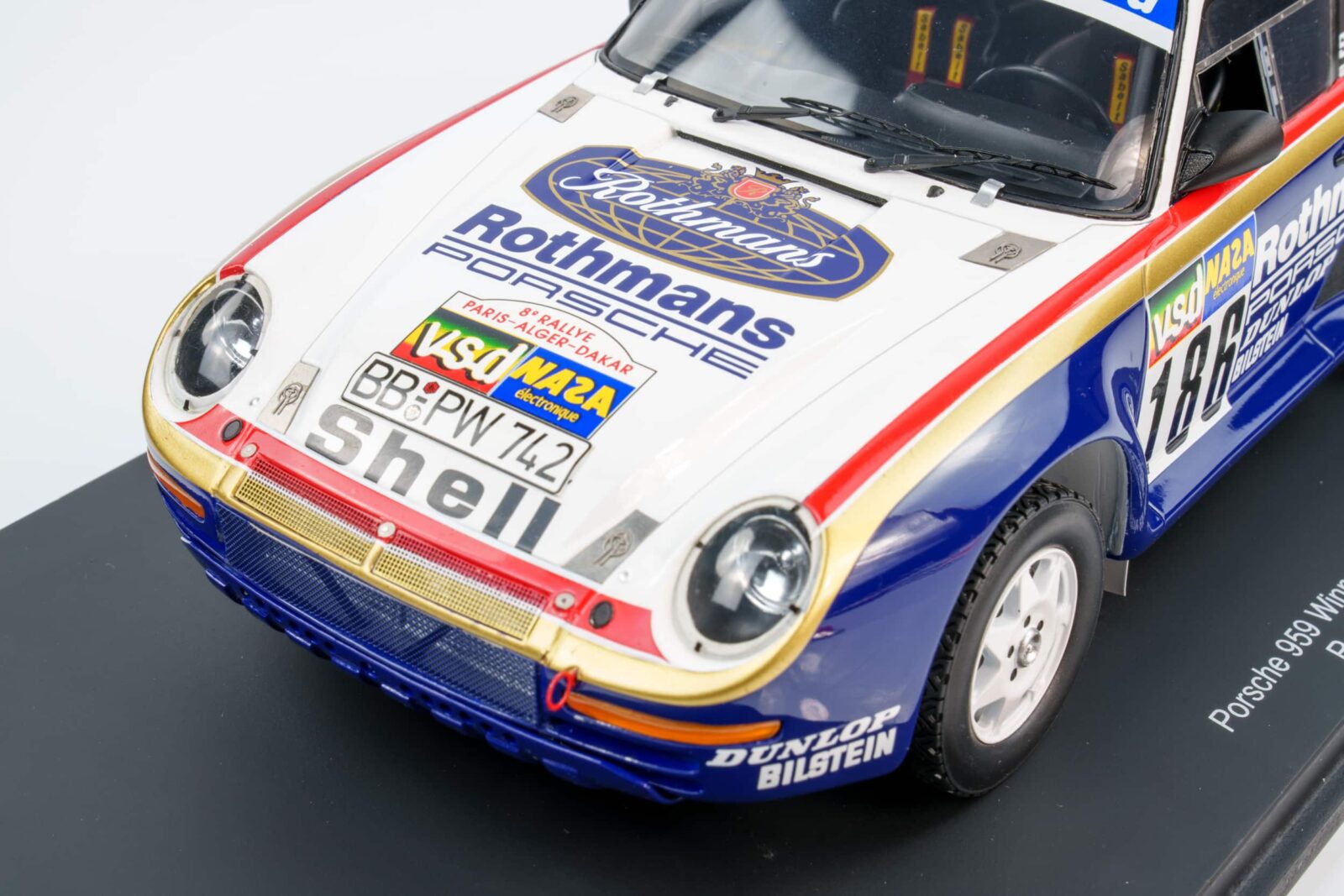 Spark - 1:18 Porsche 959 No.186 Winner Paris Dakar Rally 1986