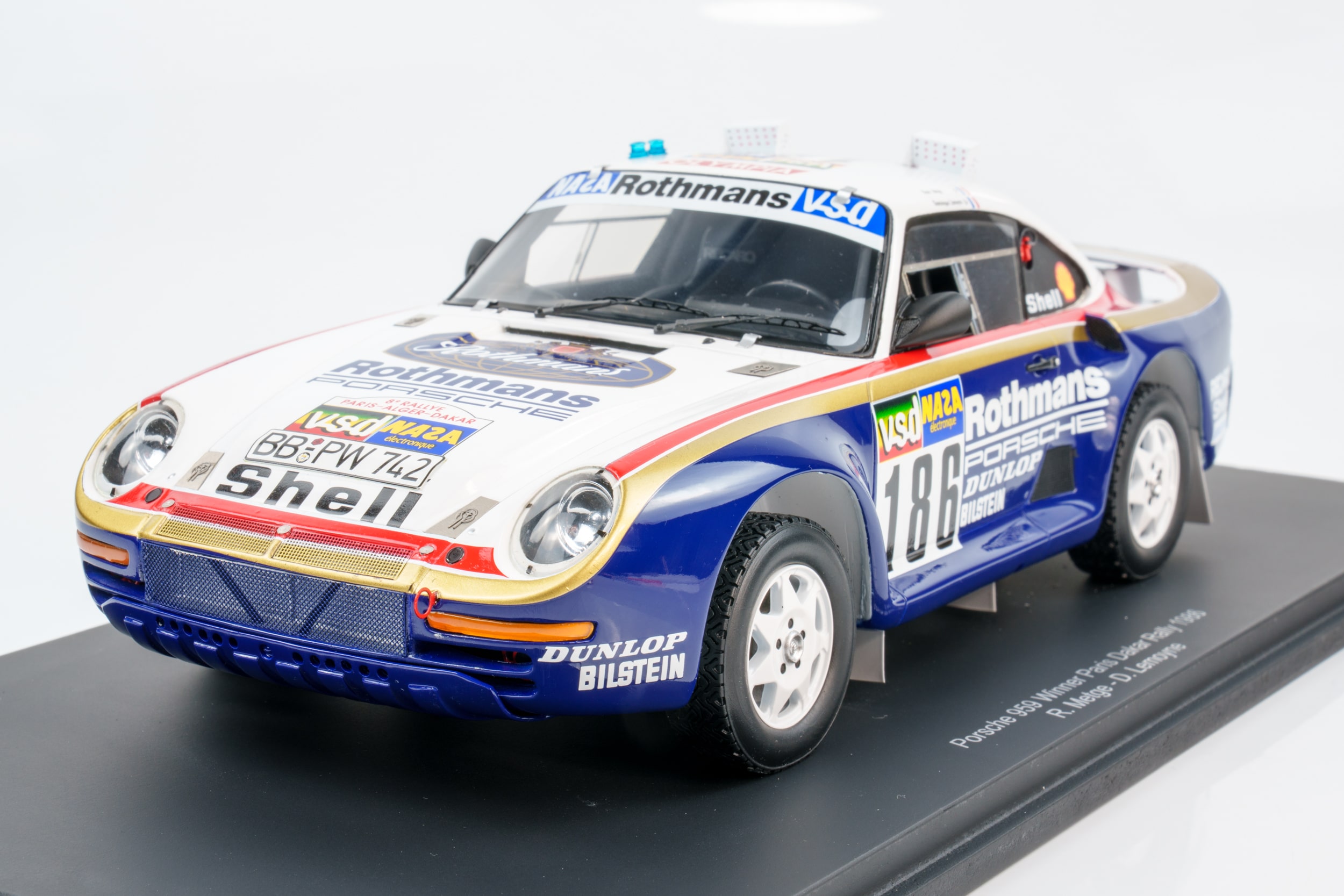 Spark 1:18Porsche No.186 1986年パリ・ダカールラリー優勝車