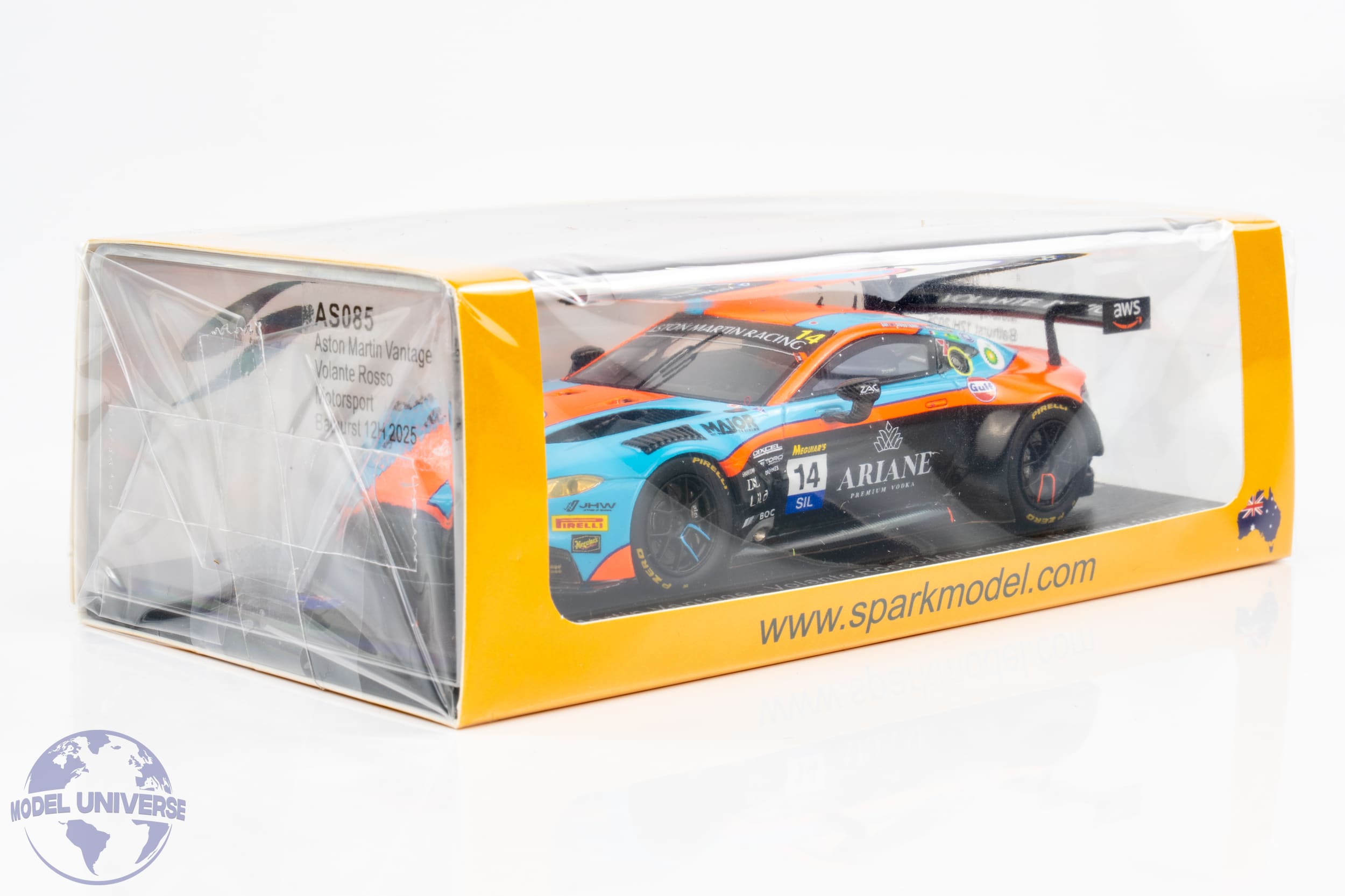 Spark - 1:43 Aston Martin Vantage No.14 Volante Rosso Bathurst 12h Spark - 1:43 Aston Martin Vantage No.14 Volante Rosso Bathurst 12h