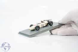 Spark - 1:43 Honda RA272 No.11 Winner Mexican GP 1965 Richie Ginther - Resin Model