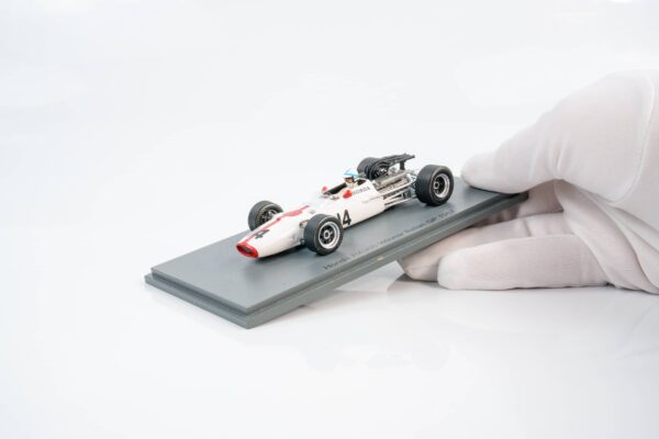 Spark - 1:43 Honda RA300 No.14 Winner Italian GP 1967 John Surtees - Resin Model 11 Spark - 1:43 Honda RA300 No.14 Winner Italian GP 1967 John Surtees - Resin Model