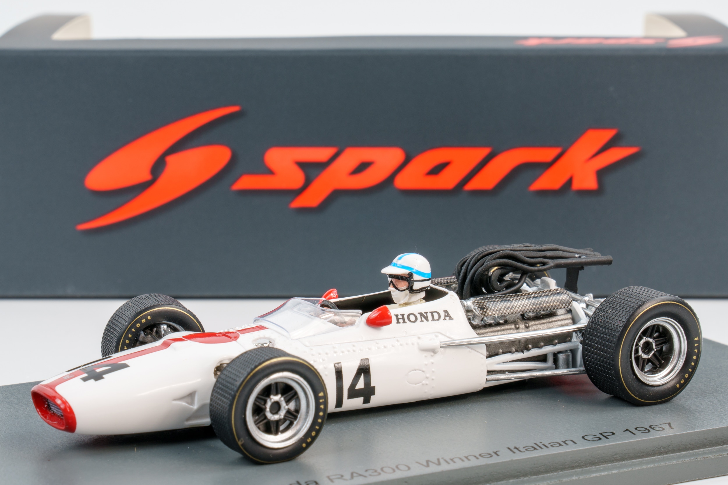Spark - 1:43 Honda RA300 No.14 Winner Italian GP 1967 John Surtees