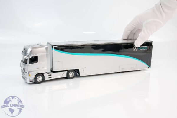 Spark - 1:43 Mercedes Actros - Mercedes-AMG Petronas F1 Team Transporter 2023 - Resin Model 10 Spark - 1:43 Mercedes Actros - Mercedes-AMG Petronas F1 Team Transporter 2023 - Resin Model