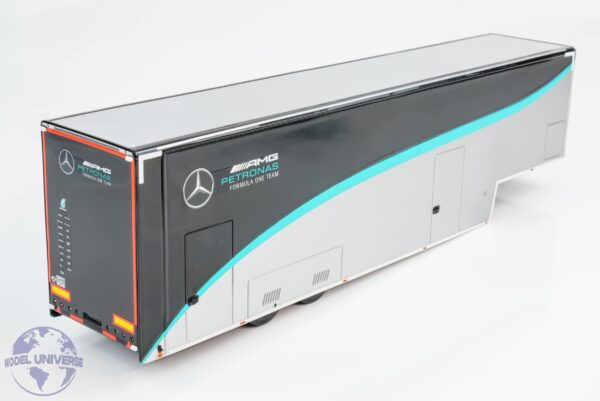 Spark - 1:43 Mercedes Actros - Mercedes-AMG Petronas F1 Team Transporter 2023 - Resin Model 14 Spark - 1:43 Mercedes Actros - Mercedes-AMG Petronas F1 Team Transporter 2023 - Resin Model
