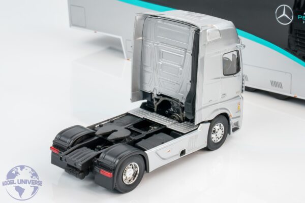 Spark - 1:43 Mercedes Actros - Mercedes-AMG Petronas F1 Team Transporter 2023 - Resin Model 12 Spark - 1:43 Mercedes Actros - Mercedes-AMG Petronas F1 Team Transporter 2023 - Resin Model
