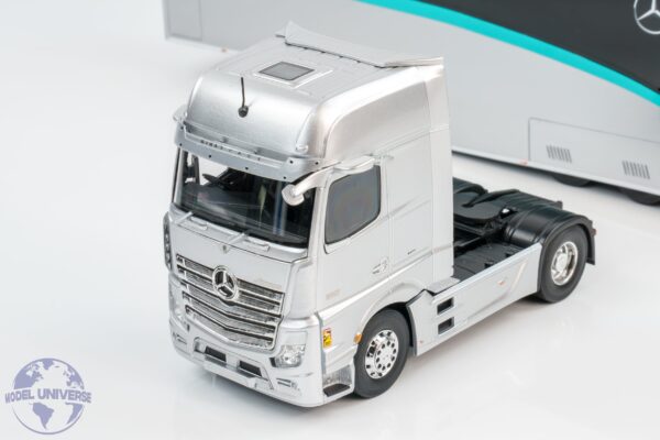 Spark - 1:43 Mercedes Actros - Mercedes-AMG Petronas F1 Team Transporter 2023 - Resin Model 11 Spark - 1:43 Mercedes Actros - Mercedes-AMG Petronas F1 Team Transporter 2023 - Resin Model