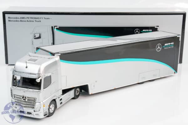 Spark - 1:43 Mercedes Actros - Mercedes-AMG Petronas F1 Team Transporter 2023 - Resin Model