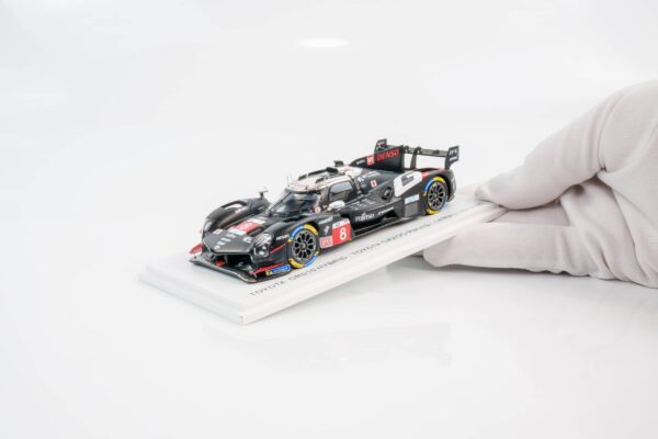 Spark - 1:43 Toyota GR010 Hybrid No.8 Toyota Gazoo Racing 2025 24h Le Mans - S.Buemi, B.Hartley, R.Hirakawa - Resin Model 9 Spark - 1:43 Toyota GR010 Hybrid No.8 Toyota Gazoo Racing 2025 24h Le Mans - S.Buemi, B.Hartley, R.Hirakawa - Resin Model
