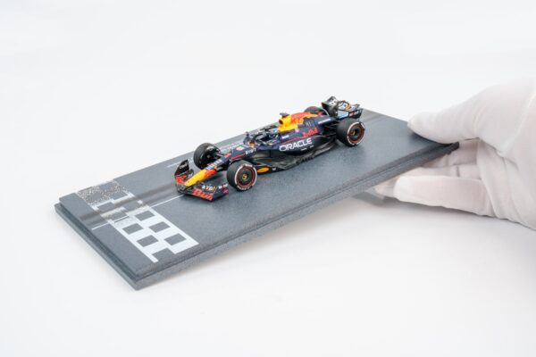 Spark - 1:43 Red Bull RB20 No.1 Max Verstappen 2024 F1 World Champion - Resin Model 11 Spark - 1:43 Red Bull RB20 No.1 Max Verstappen 2024 F1 World Champion - Resin Model