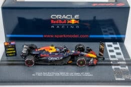 Spark - 1:43 Red Bull RB20 No.1 Max Verstappen 2024 F1 World Champion - Resin Model