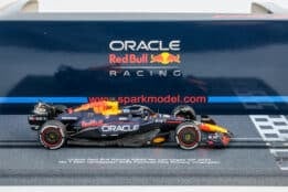 Spark - 1:43 Red Bull RB20 No.1 Max Verstappen 2024 F1 World Champion - Resin Model