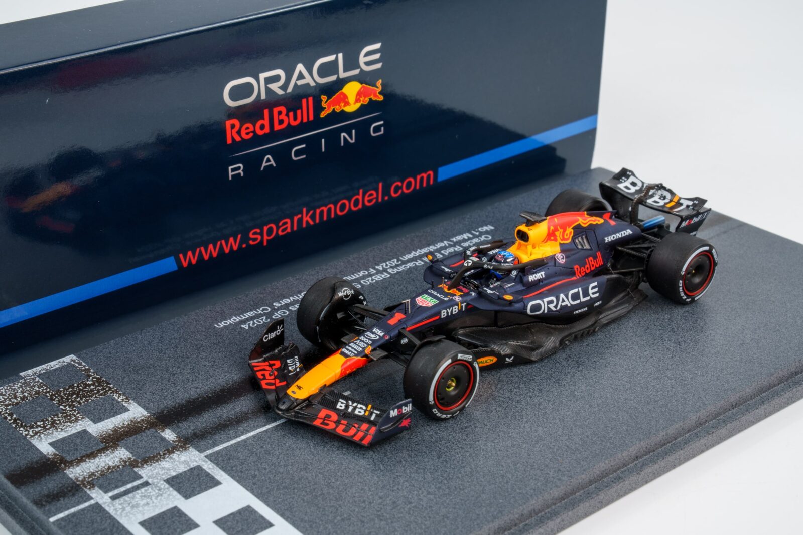 ボ*タ様 SPARK 1/43 RB20 鈴鹿 日本GP 2024 フェルスタッ Spark - 1:43 Red Bull RB20 No.1 Max Verstappen 2024 F1 World