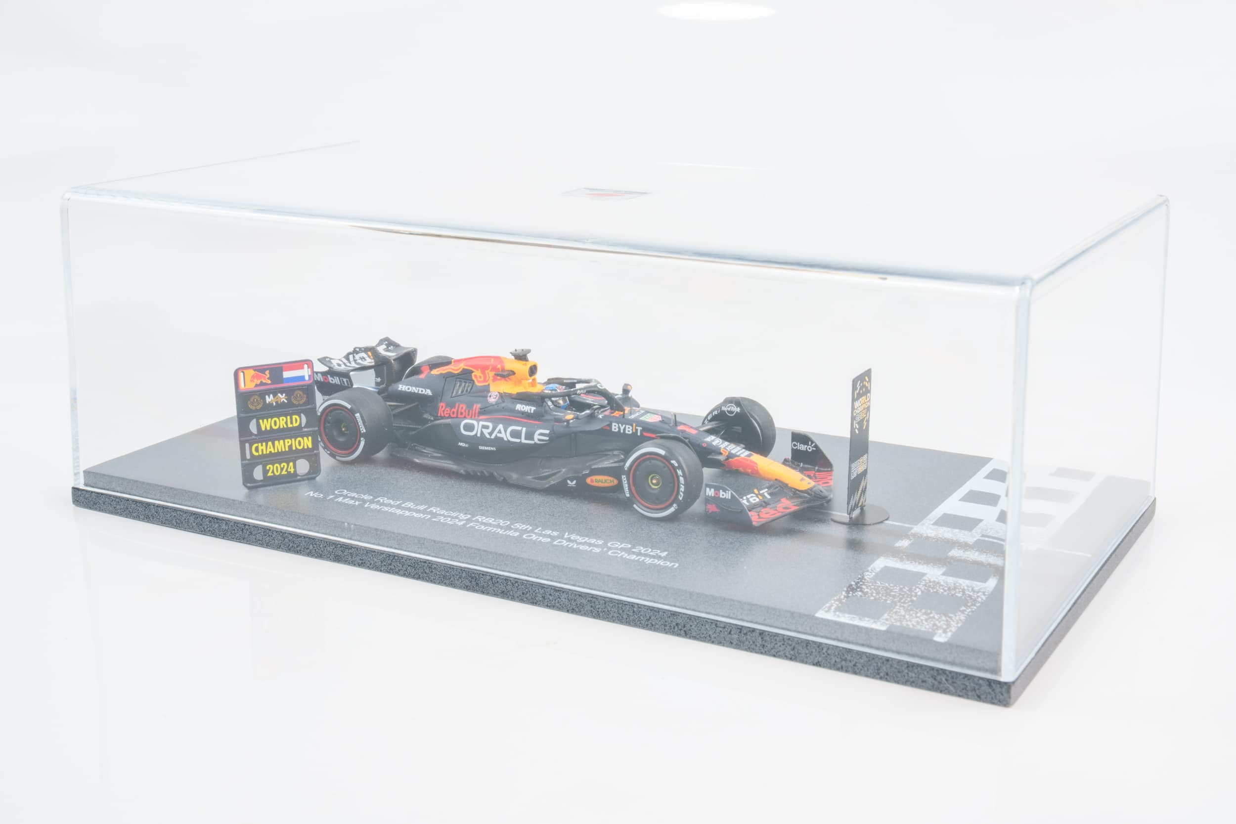 Spark - 1:43 Red Bull RB20 No.1 Max Verstappen 2024 F1 World