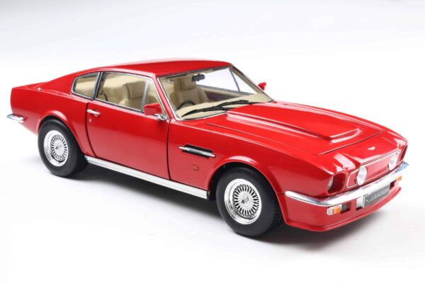Stirling Scale - 1:18 Aston Martin V8 Vantage 1986 (X-Pack) Suffolk Red
