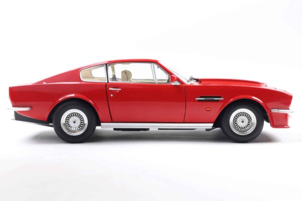 Stirling Scale - 1:18 Aston Martin V8 Vantage 1986 (X-Pack) Suffolk Red 34 Stirling Scale - 1:18 Aston Martin V8 Vantage 1986 (X-Pack) Suffolk Red