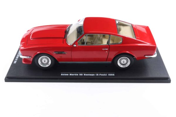 Stirling Scale - 1:18 Aston Martin V8 Vantage 1986 (X-Pack) Suffolk Red 35 Stirling Scale - 1:18 Aston Martin V8 Vantage 1986 (X-Pack) Suffolk Red