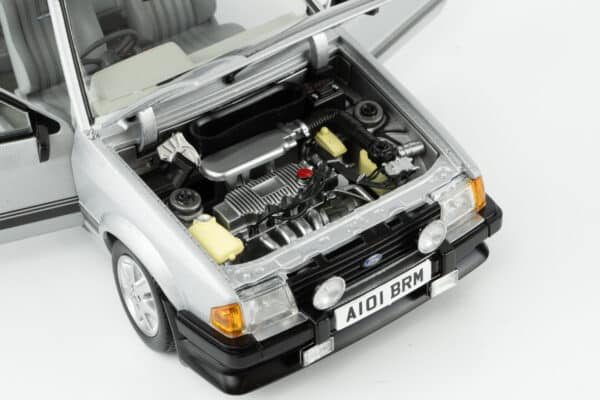 Sun Star - 1:18 Ford Escort RS1600i 1984 Strato Silver RHD UK Exclusive - Limited Edition Diecast Model 23 Sun Star - 1:18 Ford Escort RS1600i 1984 Strato Silver RHD UK Exclusive - Limited Edition Diecast Model