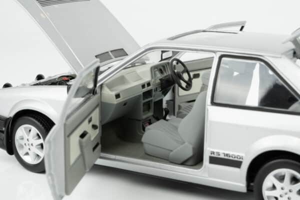 Sun Star - 1:18 Ford Escort RS1600i 1984 Strato Silver RHD UK Exclusive - Limited Edition Diecast Model 25 Sun Star - 1:18 Ford Escort RS1600i 1984 Strato Silver RHD UK Exclusive - Limited Edition Diecast Model