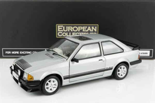 Sun Star - 1:18 Ford Escort RS1600i 1984 Strato Silver RHD UK Exclusive - Limited Edition Diecast Model