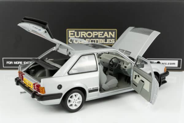 Sun Star - 1:18 Ford Escort RS1600i 1984 Strato Silver RHD UK Exclusive - Limited Edition Diecast Model 20 Sun Star - 1:18 Ford Escort RS1600i 1984 Strato Silver RHD UK Exclusive - Limited Edition Diecast Model