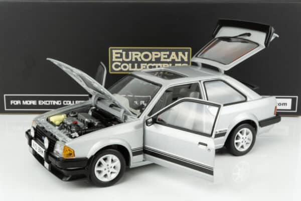 Sun Star - 1:18 Ford Escort RS1600i 1984 Strato Silver RHD UK Exclusive - Limited Edition Diecast Model 19 Sun Star - 1:18 Ford Escort RS1600i 1984 Strato Silver RHD UK Exclusive - Limited Edition Diecast Model