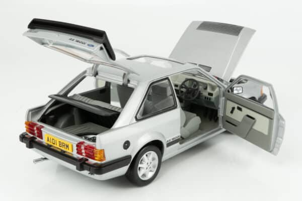 Sun Star - 1:18 Ford Escort RS1600i 1984 Strato Silver RHD UK Exclusive - Limited Edition Diecast Model 34 Sun Star - 1:18 Ford Escort RS1600i 1984 Strato Silver RHD UK Exclusive - Limited Edition Diecast Model
