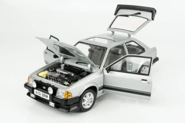 Sun Star - 1:18 Ford Escort RS1600i 1984 Strato Silver RHD UK Exclusive - Limited Edition Diecast Model 33 Sun Star - 1:18 Ford Escort RS1600i 1984 Strato Silver RHD UK Exclusive - Limited Edition Diecast Model