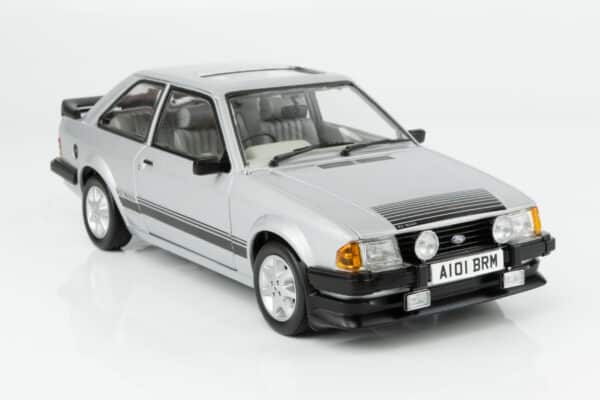 Sun Star - 1:18 Ford Escort RS1600i 1984 Strato Silver RHD UK Exclusive - Limited Edition Diecast Model 28 Sun Star - 1:18 Ford Escort RS1600i 1984 Strato Silver RHD UK Exclusive - Limited Edition Diecast Model