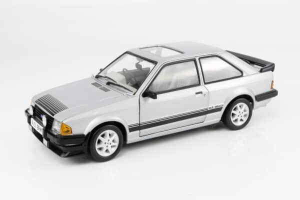 Sun Star - 1:18 Ford Escort RS1600i 1984 Strato Silver RHD UK Exclusive - Limited Edition Diecast Model 30 Sun Star - 1:18 Ford Escort RS1600i 1984 Strato Silver RHD UK Exclusive - Limited Edition Diecast Model