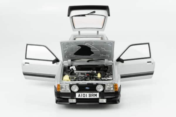 Sun Star - 1:18 Ford Escort RS1600i 1984 Strato Silver RHD UK Exclusive - Limited Edition Diecast Model 31 Sun Star - 1:18 Ford Escort RS1600i 1984 Strato Silver RHD UK Exclusive - Limited Edition Diecast Model