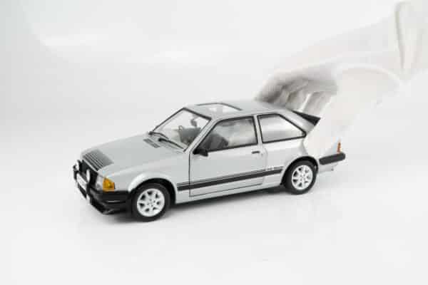 Sun Star - 1:18 Ford Escort RS1600i 1984 Strato Silver RHD UK Exclusive - Limited Edition Diecast Model 22 Sun Star - 1:18 Ford Escort RS1600i 1984 Strato Silver RHD UK Exclusive - Limited Edition Diecast Model