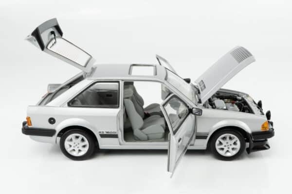 Sun Star - 1:18 Ford Escort RS1600i 1984 Strato Silver RHD UK Exclusive - Limited Edition Diecast Model 35 Sun Star - 1:18 Ford Escort RS1600i 1984 Strato Silver RHD UK Exclusive - Limited Edition Diecast Model
