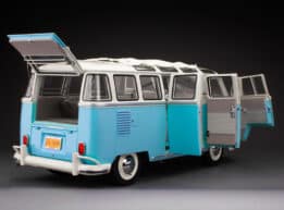 Sun Star - 1:12 Volkswagen Samba Bus 1962 White/Blue - Limited Edition Diecast Model