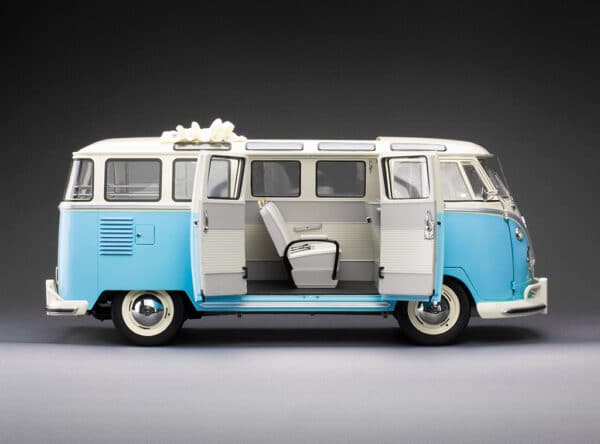 Sun Star - 1:12 Volkswagen Samba Bus 1962 White/Blue - Limited Edition Diecast Model