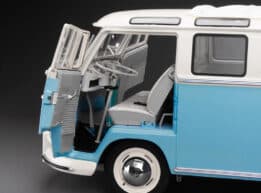 Sun Star - 1:12 Volkswagen Samba Bus 1962 White/Blue - Limited Edition Diecast Model