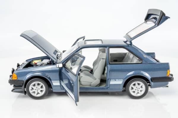 Sun Star - 1:18 Ford Escort RS1600i 1984 Caspian Blue RHD UK Exclusive - Limited Edition Diecast Model 28 Sun Star - 1:18 Ford Escort RS1600i 1984 Caspian Blue RHD UK Exclusive - Limited Edition Diecast Model