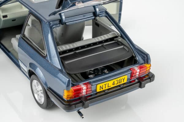 Sun Star - 1:18 Ford Escort RS1600i 1984 Caspian Blue RHD UK Exclusive - Limited Edition Diecast Model 23 Sun Star - 1:18 Ford Escort RS1600i 1984 Caspian Blue RHD UK Exclusive - Limited Edition Diecast Model