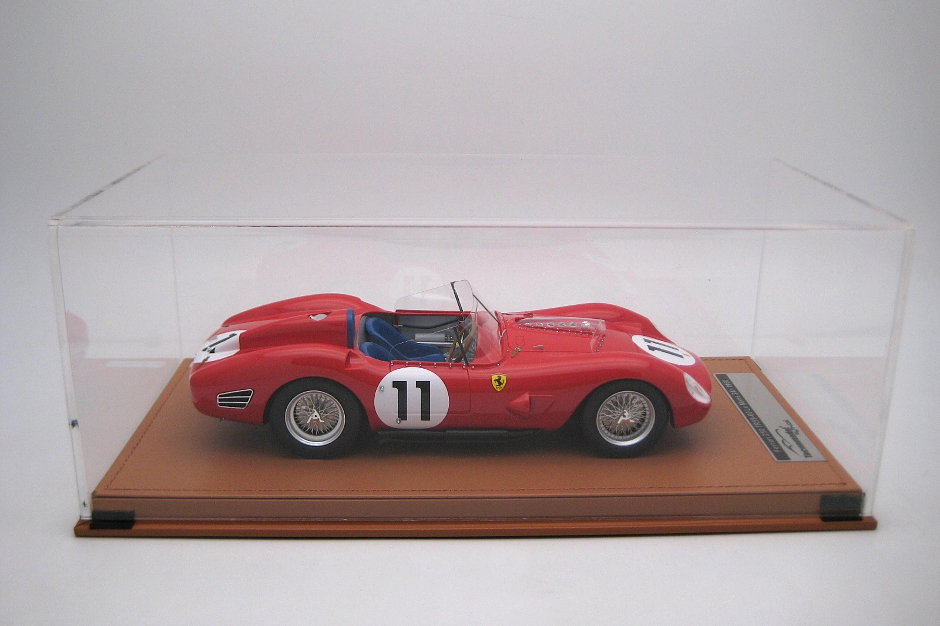 Tecnomodel 1:18 Ferrari 250 TR59-60 No.11 Winner 24h Le Mans 1960 O. Gendebien/P. Frère (TM18-261B) Limited Edition Resin Model 4 Tecnomodel 1:18 Ferrari 250 TR59-60 No.11 Winner 24h Le Mans 1960 O. Gendebien/P. Frère (TM18-261B) Limited Edition Resin Model - Image 4