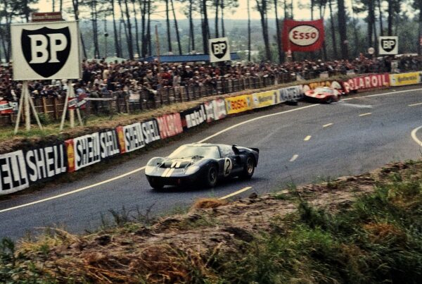 Top Marques 1:12 Ford GT40 Mk II No.2 B. McLaren / C. Amon Winner 24h Le Mans 1966 (TMR1272A) Resin Model