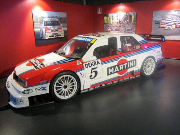 Top Marques 1:18 Alfa Romeo 155 V6 TI マルティーニ・ホワイト ITC 1996 S.Modena (TOP149C)