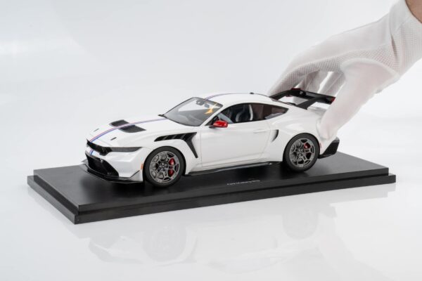 Top Speed - 1:18 Ford Mustang GTD Spirit of America White - Limited Edition Resin Model 8 Top Speed - 1:18 Ford Mustang GTD Spirit of America White - Limited Edition Resin Model