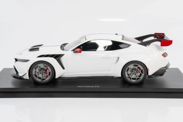 Top Speed - 1:18 Ford Mustang GTD Spirit of America White - Limited Edition Resin Model 9 Top Speed - 1:18 Ford Mustang GTD Spirit of America White - Limited Edition Resin Model