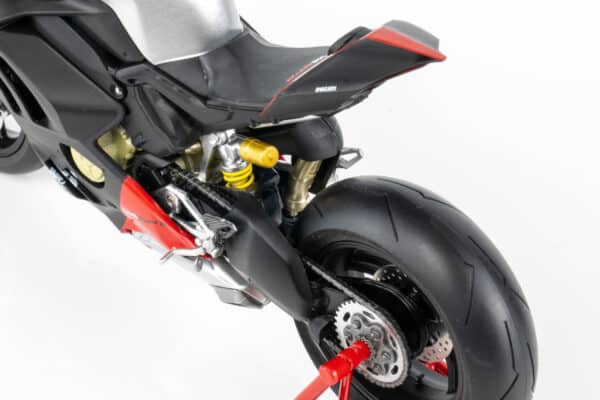TSM 1:12 Ducati Panigale V4 SP2 Black - Diecast Model 14 TSM 1:12 Ducati Panigale V4 SP2 Black - Diecast Model