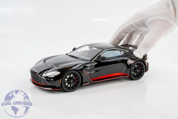 Top Speed - 1:18 Aston Martin V12 Vantage Jet Black - Resin Model 5 Top Speed TS0452 Aston Martin V12 Vantage