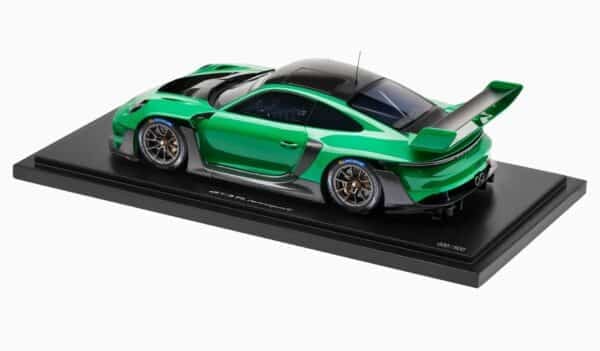 Spark - 1:18 Porsche 911 GT3 R Rennsport Green - Limited Edition Resin Model - Porsche Exclusive
